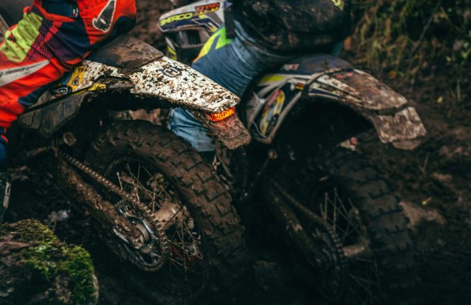 powering-offroad-OuStyqw9HQo-unsplash